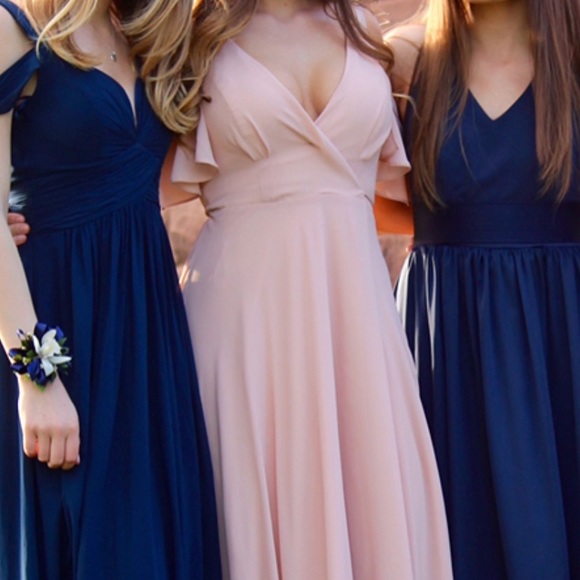 Gorgeous peach prom dress - Picture 4 of 10
